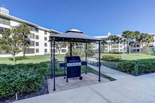 3826 Whitehall Dr, West Palm Beach, FL 33401 - Photo 22
