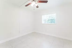 201 SW 7th St, Boca Raton, FL 33432 - Photo 18
