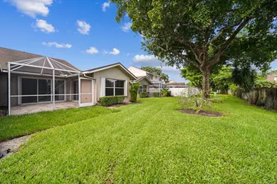 1129 W Lakes Drive, Deerfield Beach, FL 33442 - Photo 16