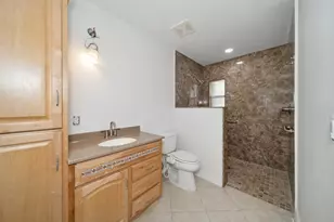 1129 W Lakes Dr, Deerfield Beach, FL 33442 - Photo 6