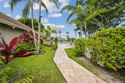 1129 W Lakes Drive, Deerfield Beach, FL 33442 - Photo 22