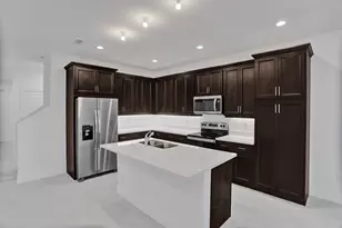 585 Sanderling Cir, Deerfield Beach, FL 33442 - Photo 8