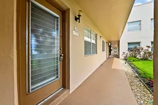 20 Flanders A, Delray Beach, FL 33484 - Photo 2