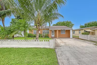 1627 4th Court NE, Boynton Beach, FL 33435 - Photo 2