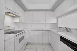 800 SW 142nd Ave, Pembroke Pines, FL 33027 - Photo 8