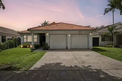 8738 NW 150th Terrace, Miami Lakes, FL 33018 - Photo 2