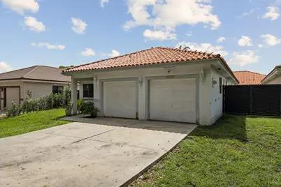 8738 NW 150th Terrace, Miami Lakes, FL 33018 - Photo 4