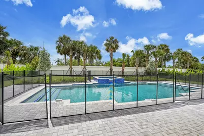 9308 Crestview Circle, Palm Beach Gardens, FL 33412 - Photo 2