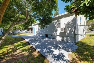 305 N 13th St, Fort Pierce, FL 34950 - Photo 14
