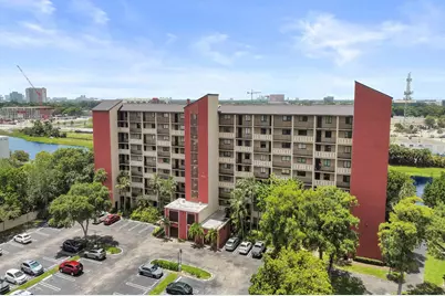 2200 S Cypress Bend Drive #707, Pompano Beach, FL 33069 - Photo 2