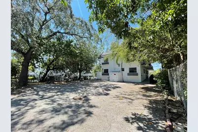 1052 NW 4th Street #4, Miami, FL 33128 - Photo 4