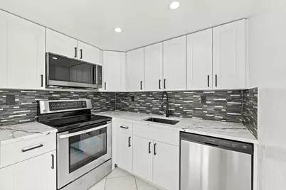 541 Burgundy L #541, Delray Beach, FL 33484 - Photo 2