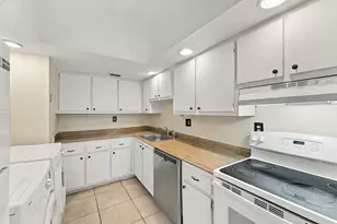 5854 NW 21st St, Lauderhill, FL 33313 - Photo 8