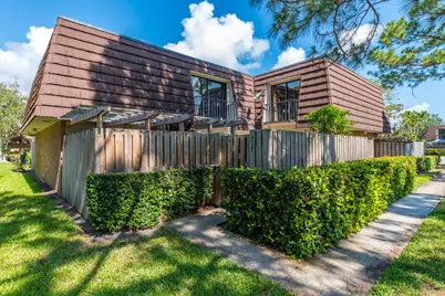 717 7th Lane, Palm Beach Gardens, FL 33418 - Photo 2