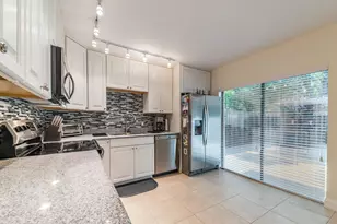 717 7th Ln, Palm Beach Gardens, FL 33418 - Photo 4
