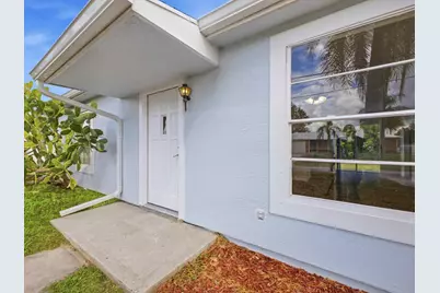 711 NW Riverside Drive, Port Saint Lucie, FL 34983 - Photo 2