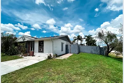 201 NW Floresta Drive, Port Saint Lucie, FL 34983 - Photo 4
