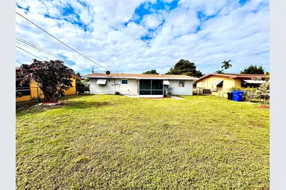 1411 NW 79th Way, Pembroke Pines, FL 33024 - Photo 16