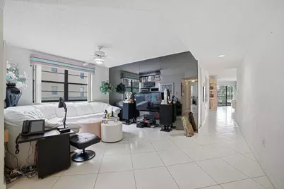 7501 Fairfax Drive, Tamarac, FL 33321 - Photo 18