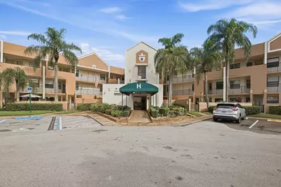 7501 Fairfax Drive, Tamarac, FL 33321 - Photo 4