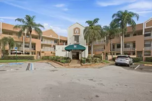 7501 Fairfax Dr, Tamarac, FL 33321 - Photo 4