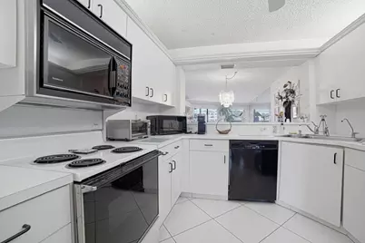 7501 Fairfax Drive, Tamarac, FL 33321 - Photo 12