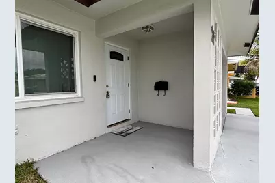5611 NW 49th Terrace, Tamarac, FL 33319 - Photo 4