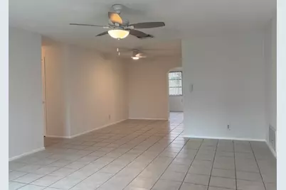 5611 NW 49th Terrace, Tamarac, FL 33319 - Photo 2