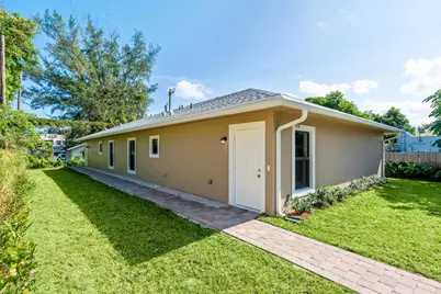 616 S Pine Street #B, Lake Worth, FL 33460 - Photo 2