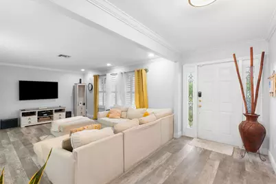 1852 NW 82nd Avenue, Coral Springs, FL 33071 - Photo 4
