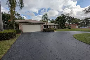 9135 NW 3rd Ct, Coral Springs, FL 33071 - Photo 2