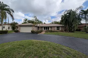 9135 NW 3rd Ct, Coral Springs, FL 33071 - Photo 4