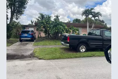 5051 SW 10th Street, Plantation, FL 33317 - Photo 1