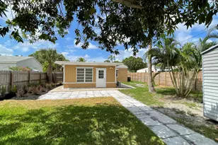 116 E Central Blvd, Lantana, FL 33462 - Photo 2