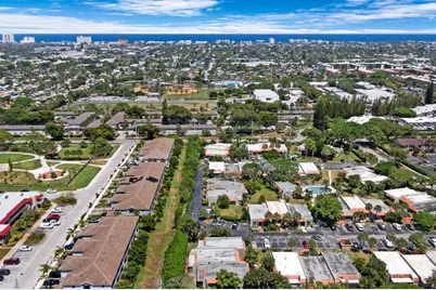 143 SE 7th Street, Deerfield Beach, FL 33441 - Photo 22