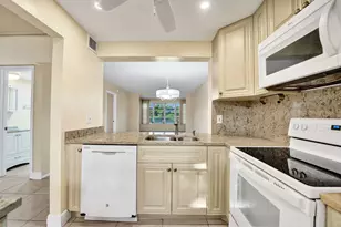 9460 Poinciana Pl, Davie, FL 33324 - Photo 10