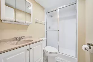 9460 Poinciana Pl, Davie, FL 33324 - Photo 30