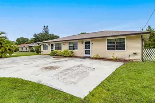 604 Roselyn Ave, Fort Pierce, FL 34982 - Photo 2