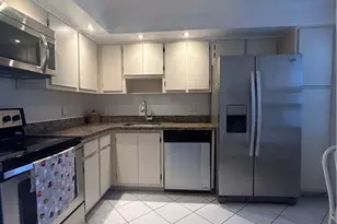 3970 Oaks Clubhouse Dr, Pompano Beach, FL 33069 - Photo 4