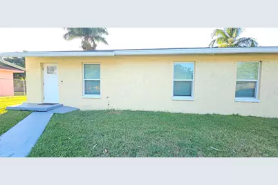 323 Seminole Court, Pahokee, FL 33476 - Photo 2