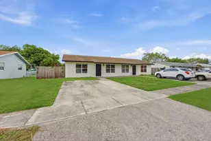 3847 Roan Ct E, West Palm Beach, FL 33403 - Photo 2