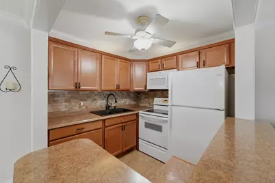 173 Kent J, West Palm Beach, FL 33417 - Photo 8
