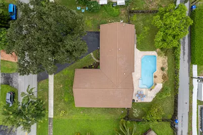 720 N Crescent Drive, Hollywood, FL 33021 - Photo 2