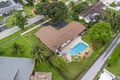 720 N Crescent Drive, Hollywood, FL 33021 - Photo 1