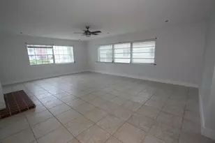1040 Crystal Lake Dr, Deerfield Beach, FL 33064 - Photo 4