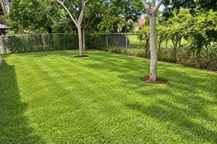 171 SE 3rd St, Deerfield Beach, FL 33441 - Photo 2