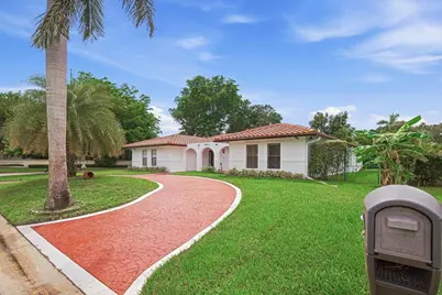 9642 NW 1st Place, Coral Springs, FL 33071 - Photo 2