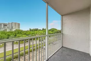 16851 NE 23rd Ave, North Miami Beach, FL 33160 - Photo 20