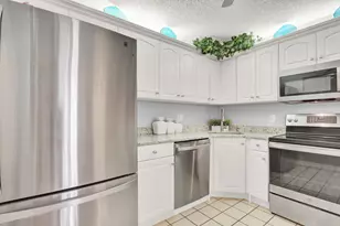 323 Knotty Pine Cir, Greenacres, FL 33463 - Photo 8