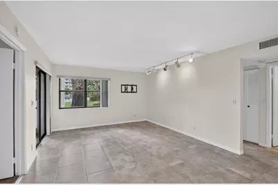 7665 Tahiti Lane #104, Lake Worth, FL 33467 - Photo 8